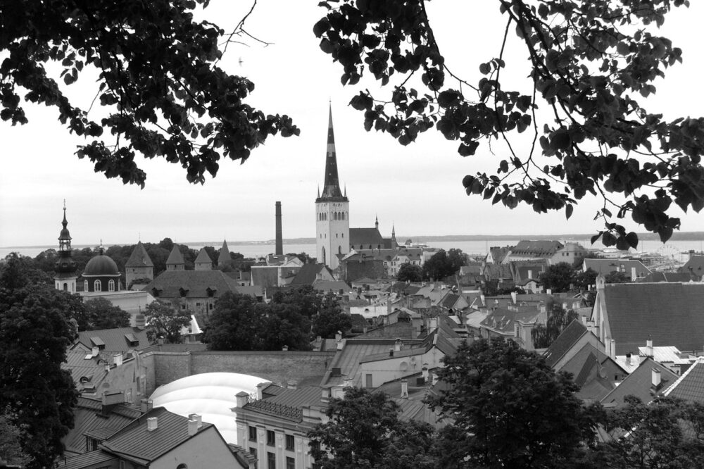 Kirim paket ke Estonia