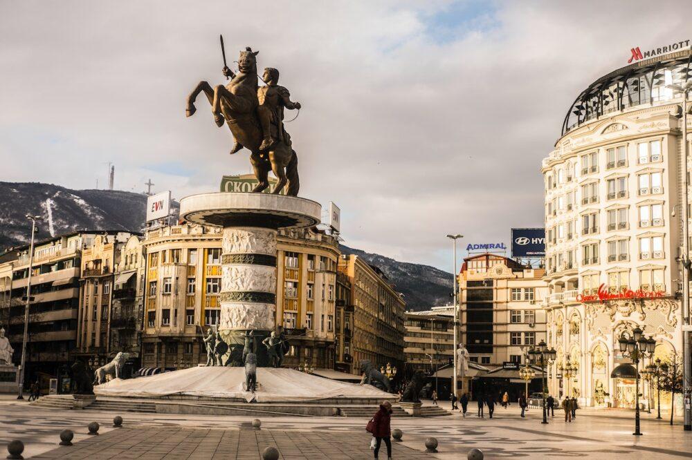 Kirim paket ke Macedonia