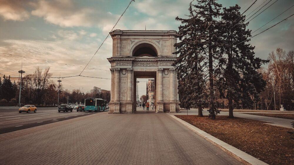 Kirim paket ke Moldova