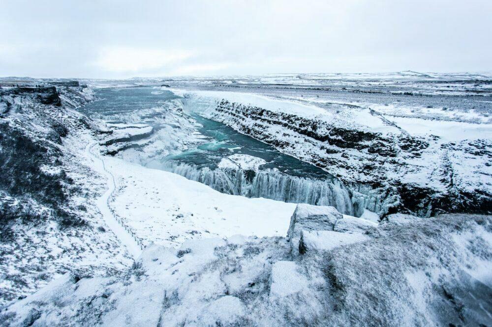 Kirim paket ke Islandia
