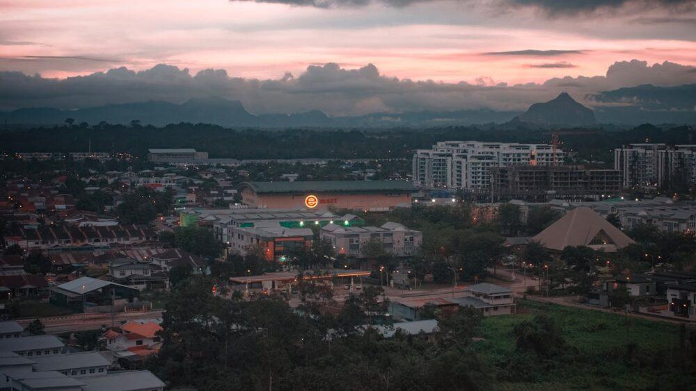 Kirim paket ke Malaysia Timur