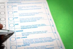 Checklist Compliance 2025 untuk Produk Elektronik: Adaptor, Plug, dan Label Photo Compliance Checklist 2025